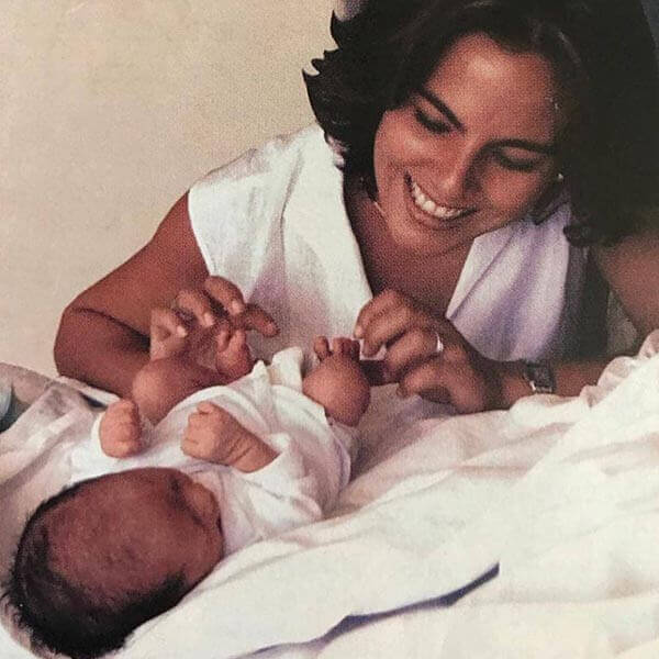 Kate del Castillo y su sobrino cuando era una bebé. 