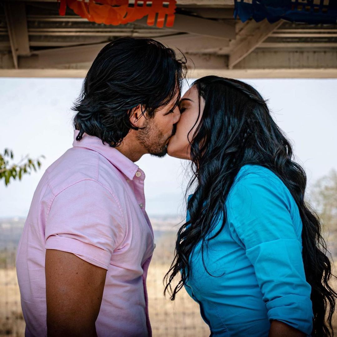 Livia Brito detalla cómo son los besos de telenovela ¿Con lengua o sin ella?