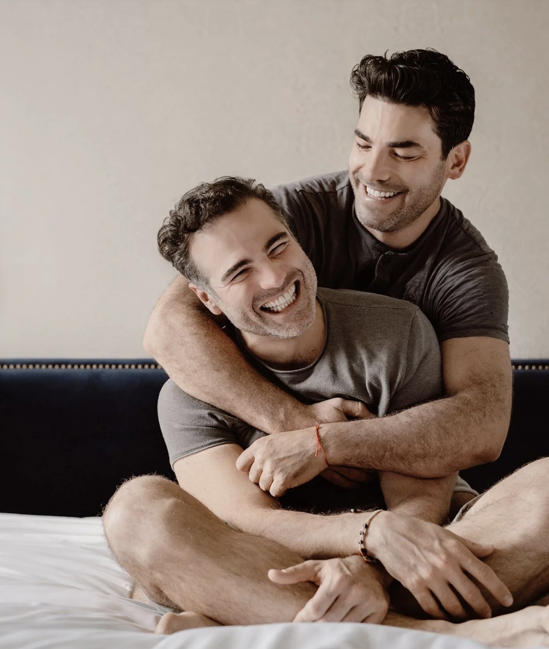 ¡Por primera vez! Roberto Manrique posa junto a su amor tras declararse homosexual- FOTOS