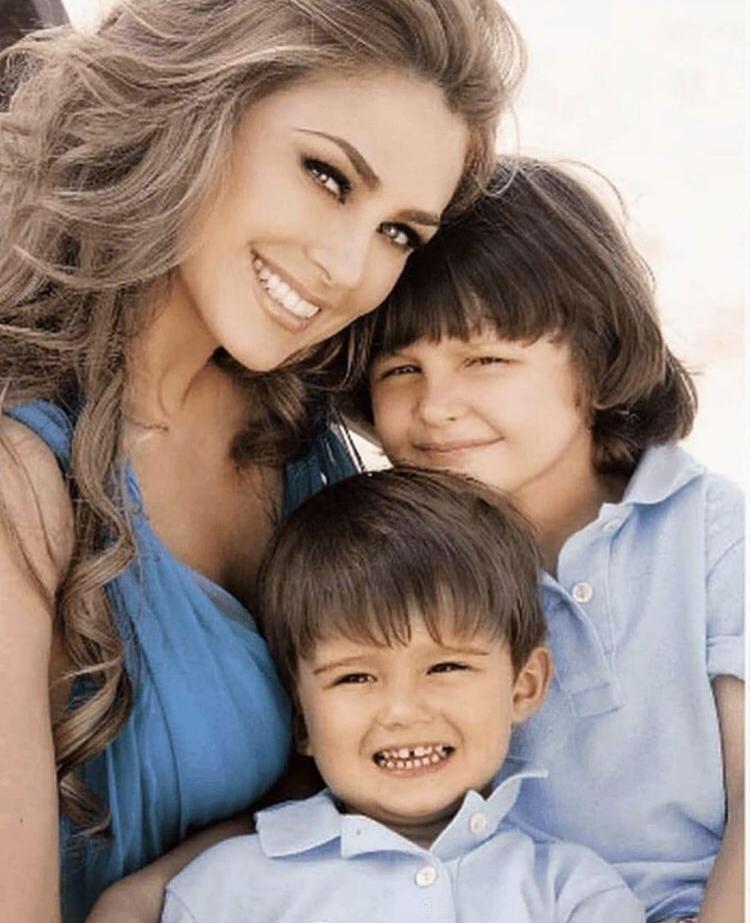 Aracely Arambula y sus hijos cuando eran pequenos