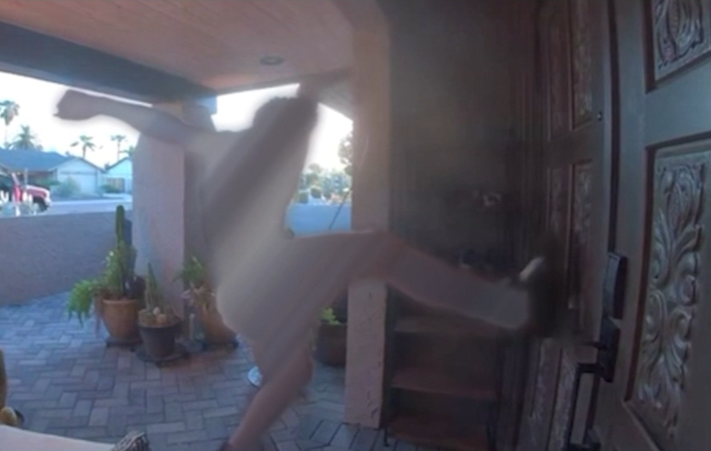 El “Door Kick Challenge” ya dejó una puerta destrozada en Phoenix: por qué este viral no es una broma (VIDEO)