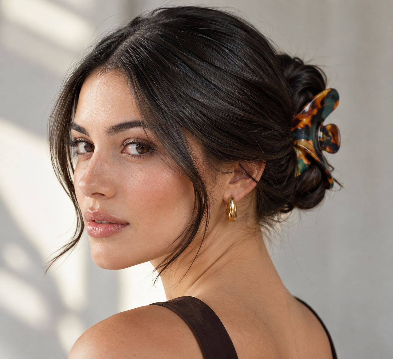 Moño bajo con pinza para el cabello