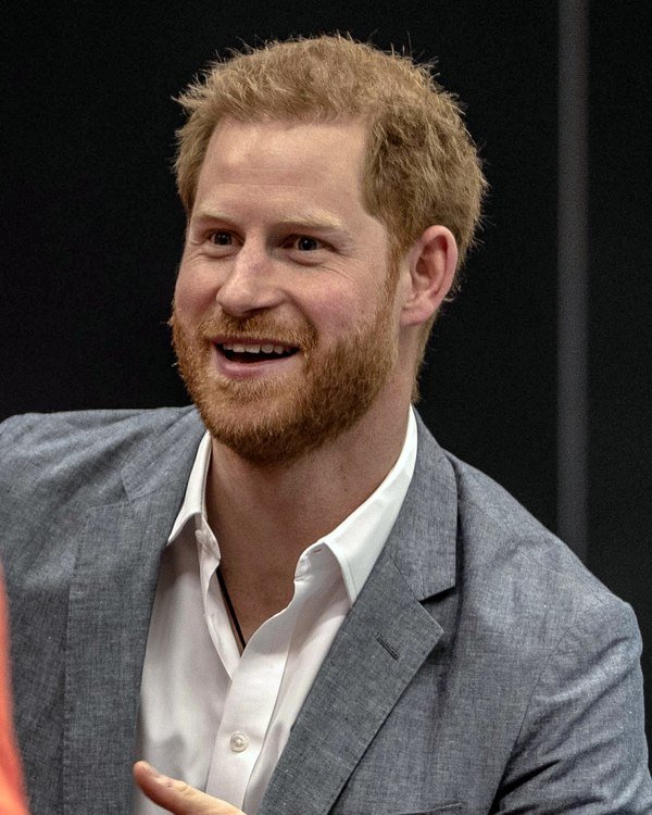 El príncipe Harry sonriendo
