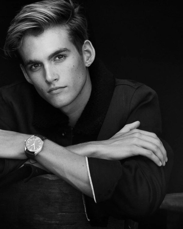 Presley Gerber en retrato en blanco y negro