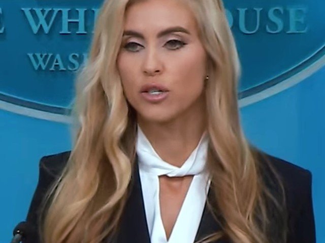 Katie Zacharia durante su primera rueda de prensa en la Casa Blanca