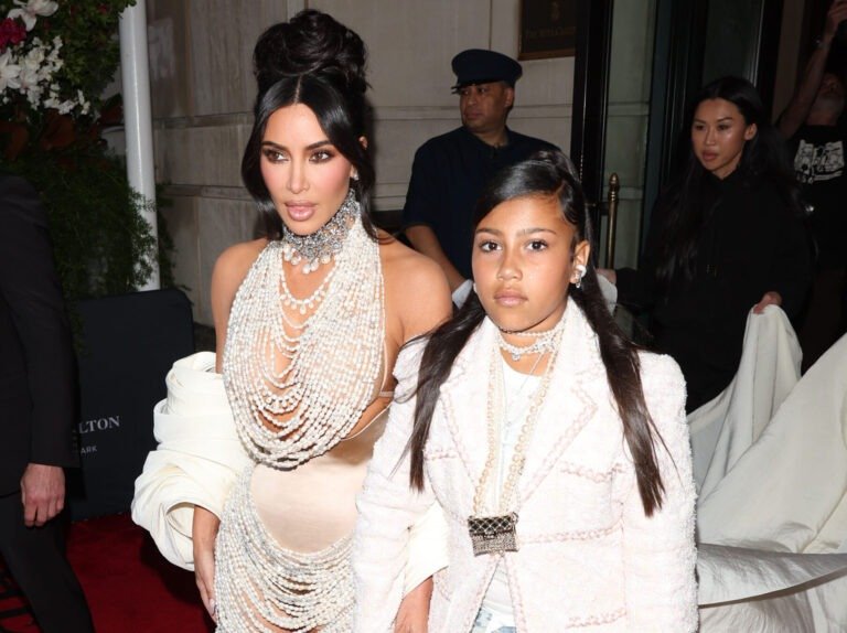 Kim Kardashian con North en la Met Gala